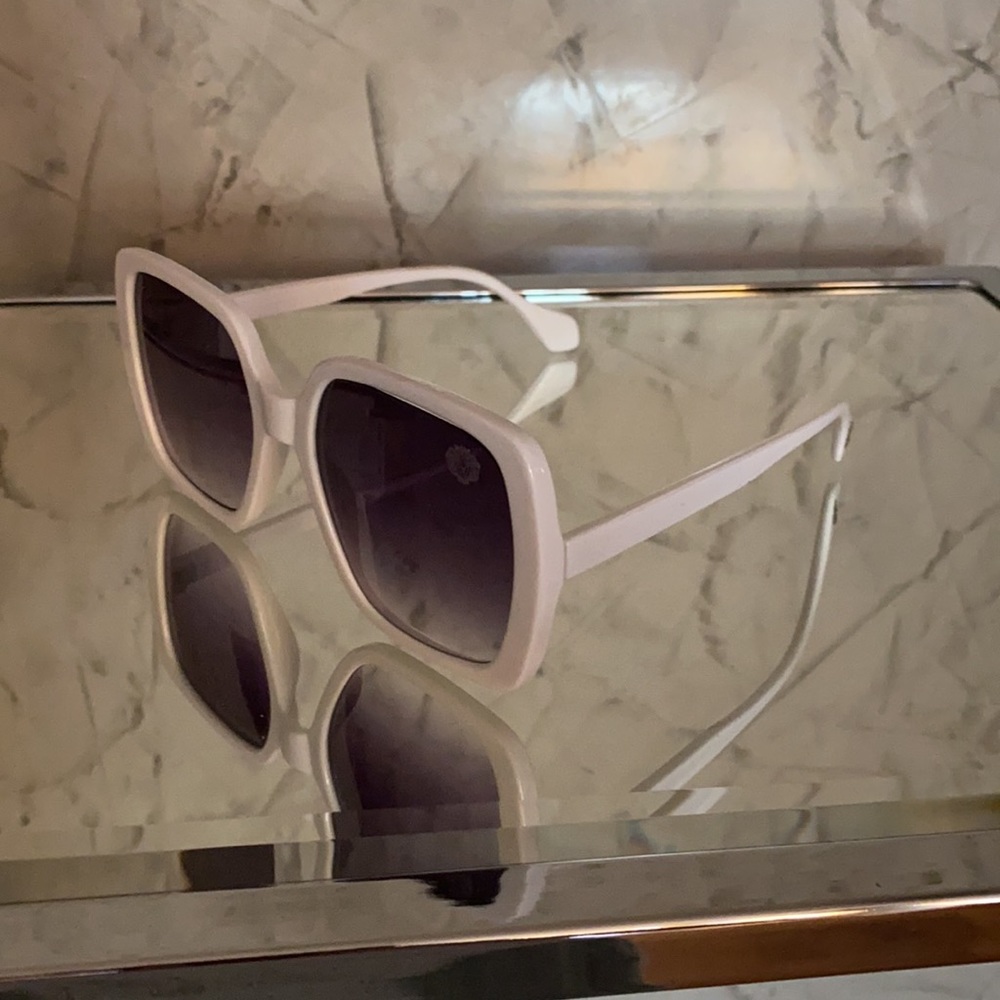 *Sunglass BUNDLE* - Picture 6 of 11